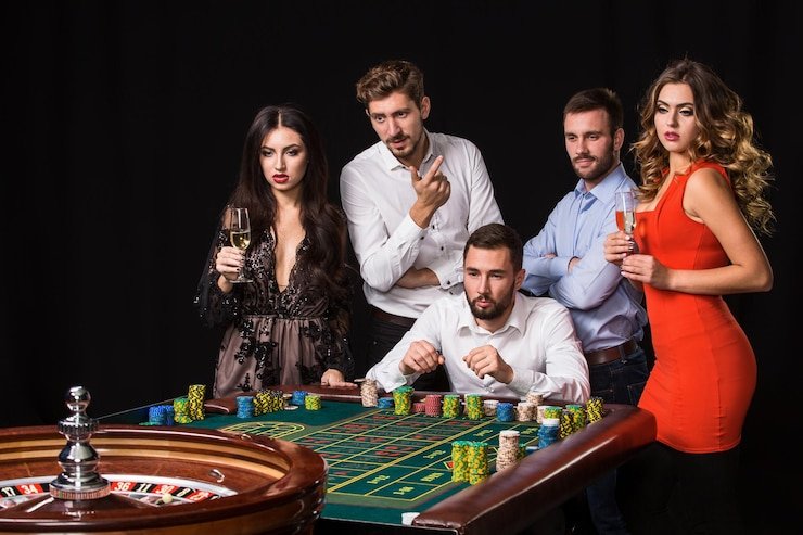 Roda American Roulette dengan slot 0, 00, dan angka 1-36 di studio prada188